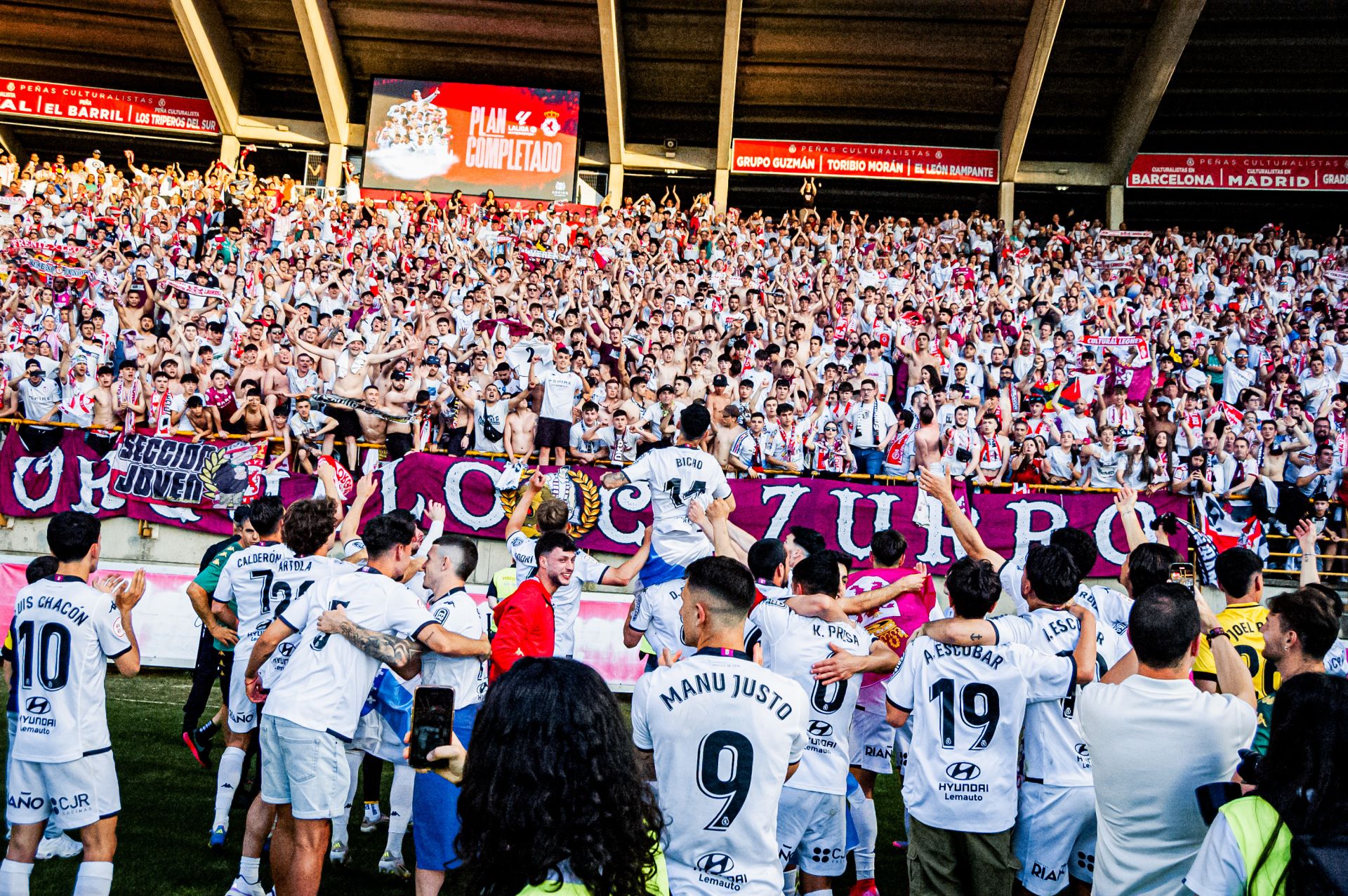 Así vivió el Reino de León el ascenso, en imágenes