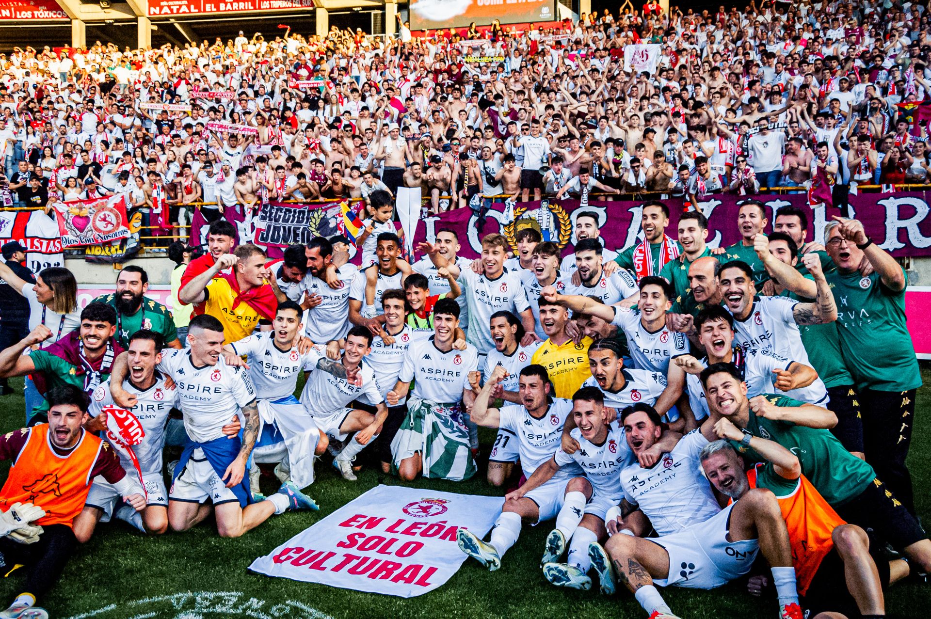 Así vivió el Reino de León el ascenso, en imágenes