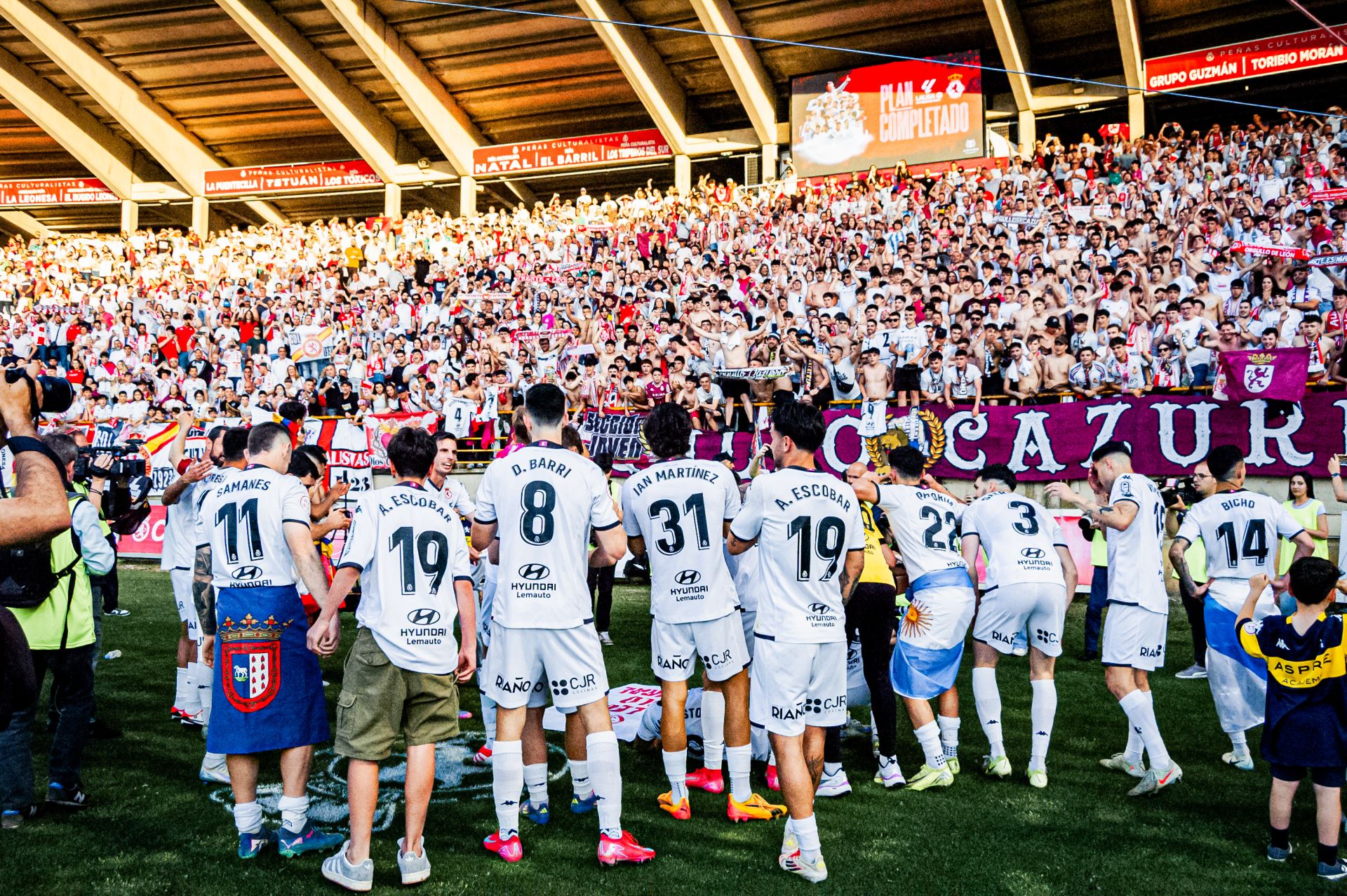 Así vivió el Reino de León el ascenso, en imágenes