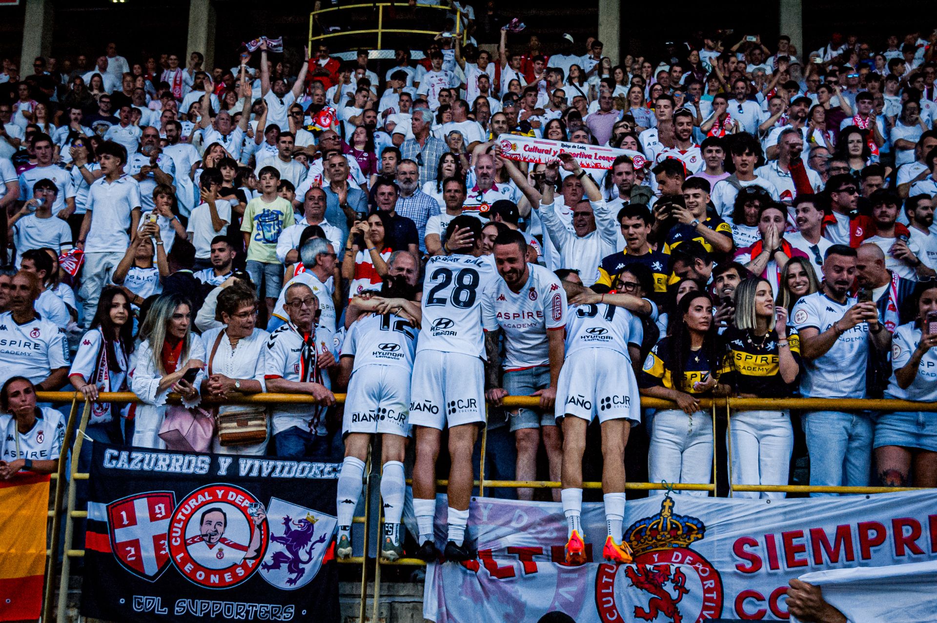 Así vivió el Reino de León el ascenso, en imágenes