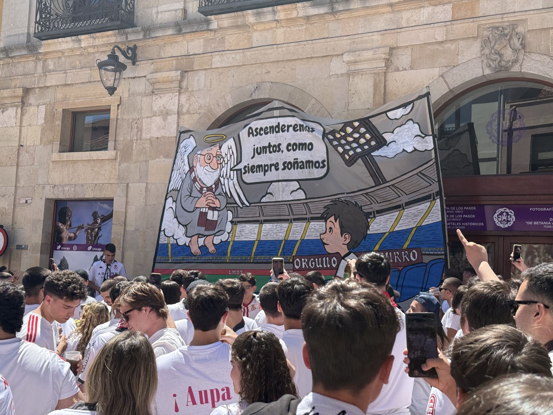 Los colores de la Cultural inundan León