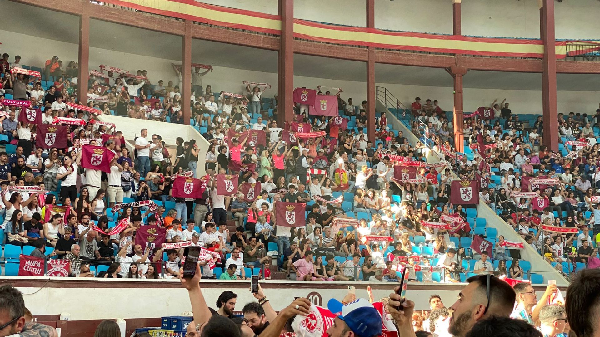 La plaza de Toros de León vibra con la Cultural