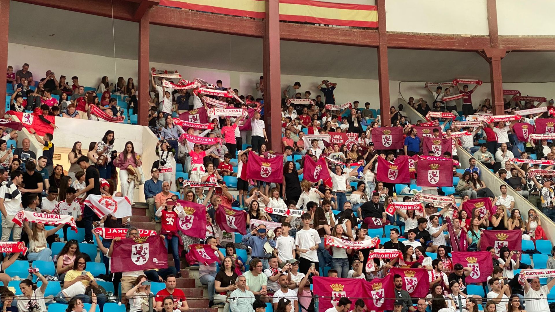 La plaza de Toros de León vibra con la Cultural
