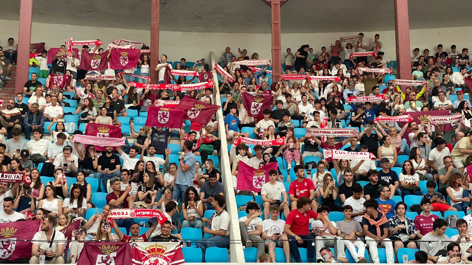 La plaza de Toros de León vibra con la Cultural