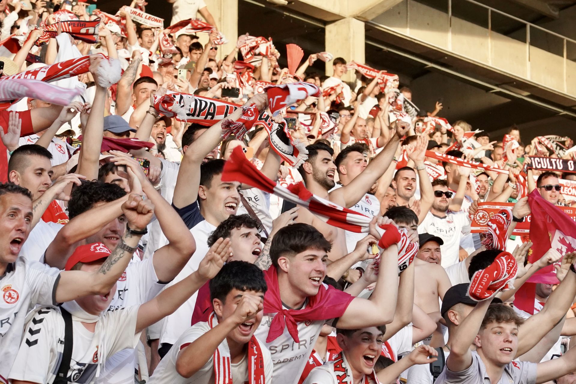 Así vivió el Reino de León el ascenso, en imágenes