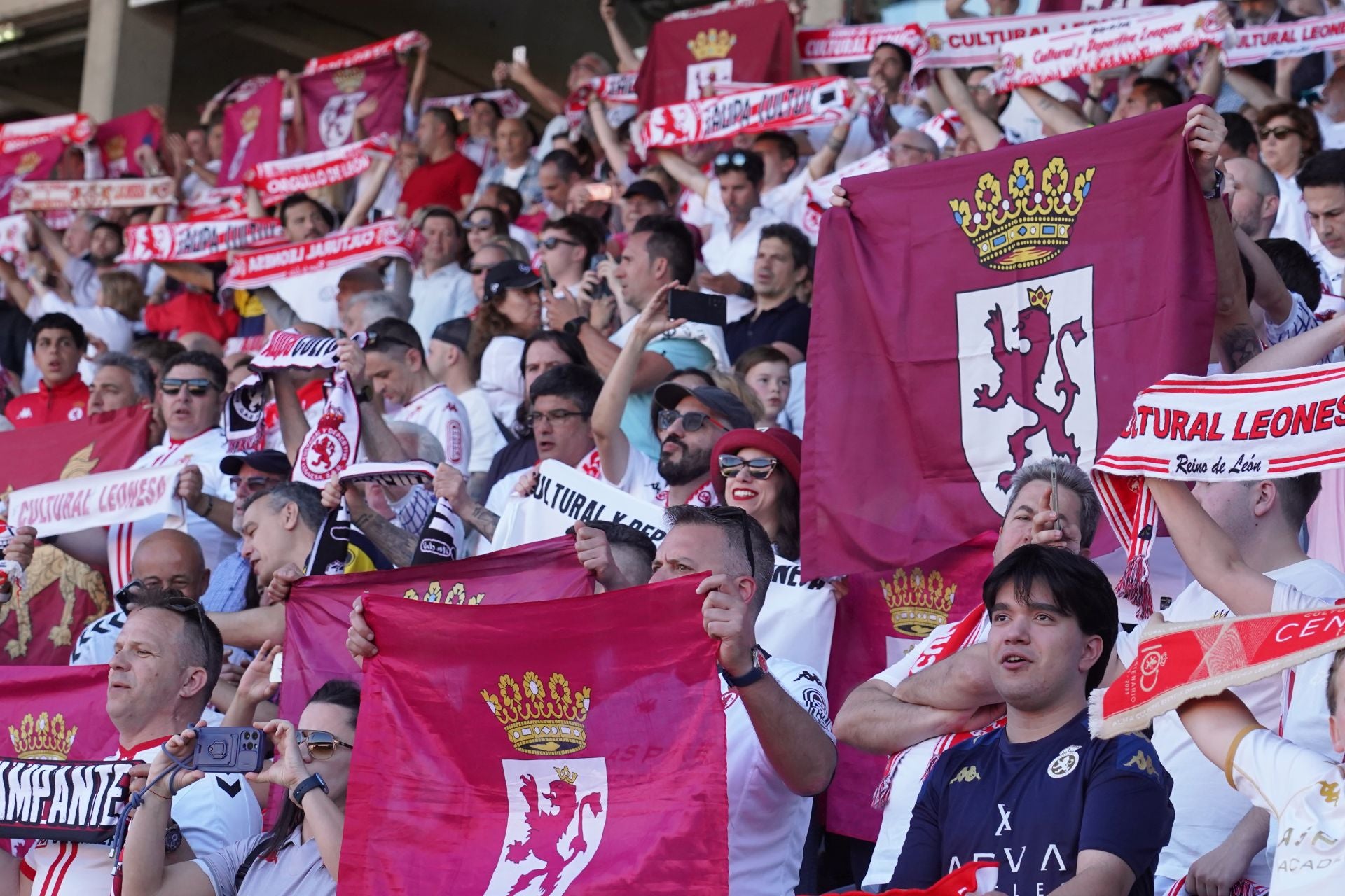Así vivió el Reino de León el ascenso, en imágenes