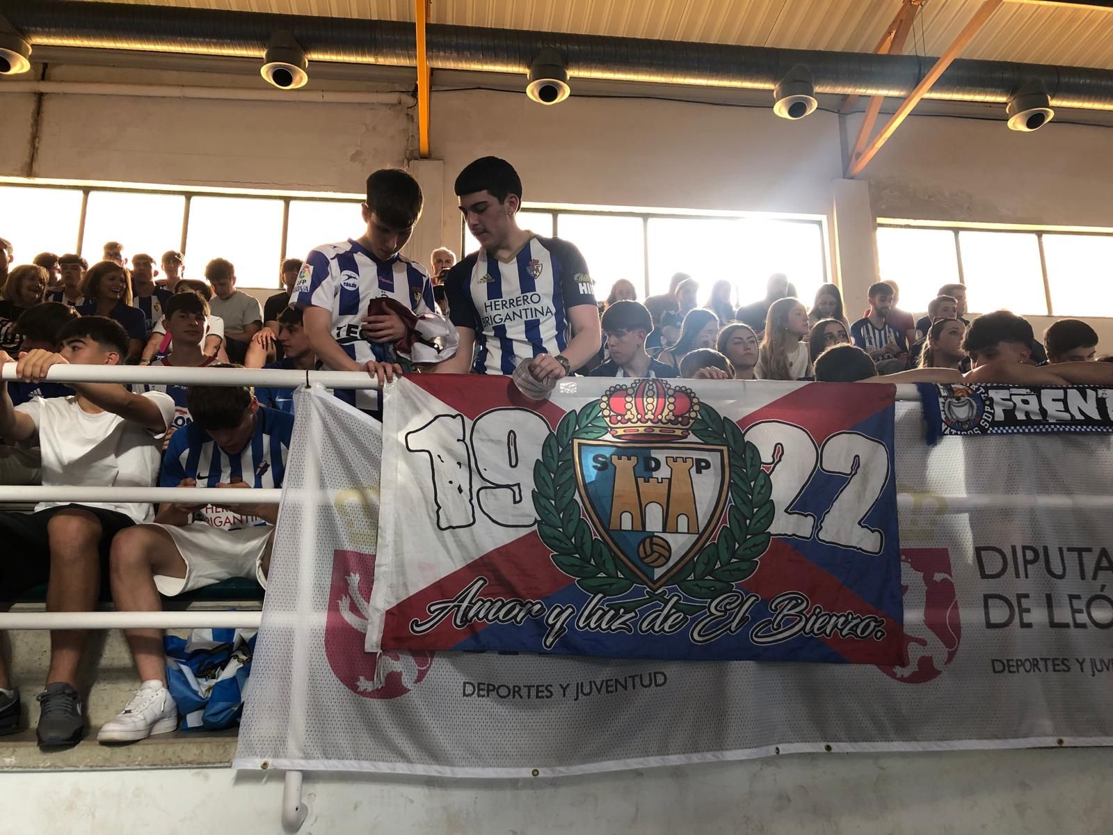 La afición de la Ponferradina sufre a pesar de la victoria