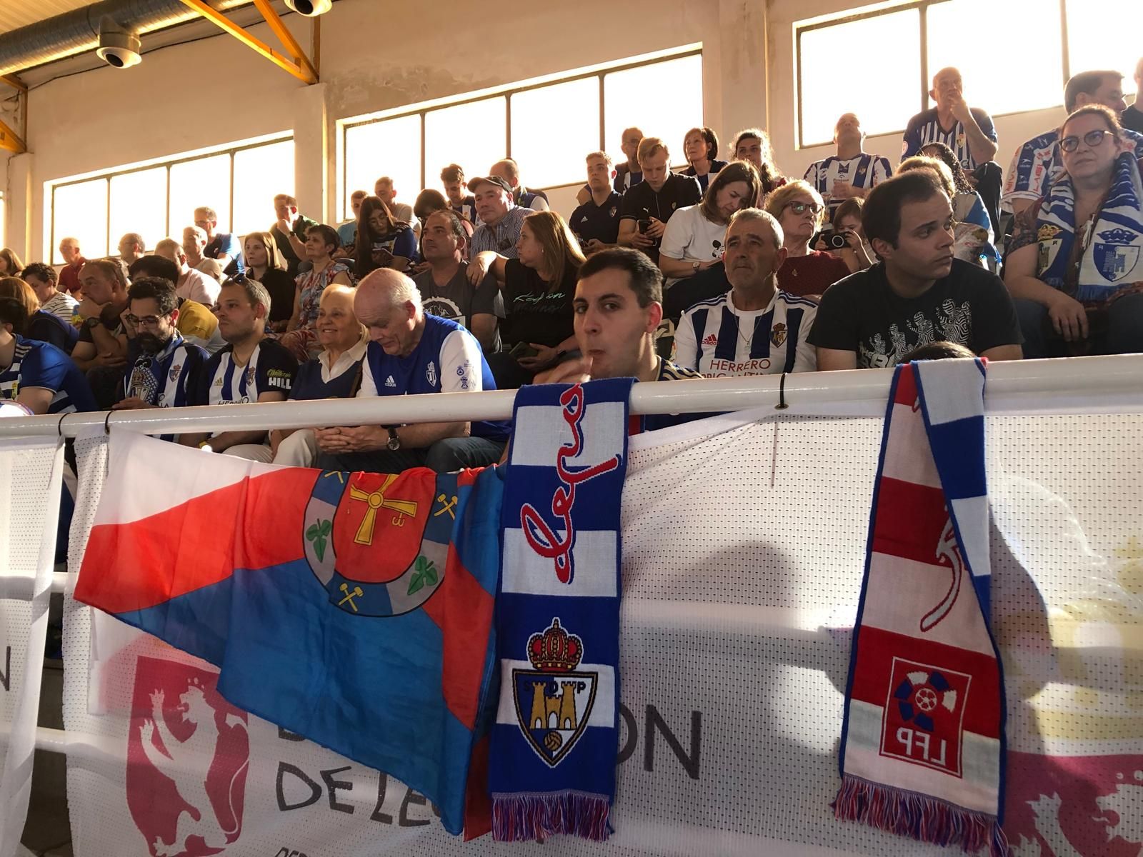 La afición de la Ponferradina sufre a pesar de la victoria