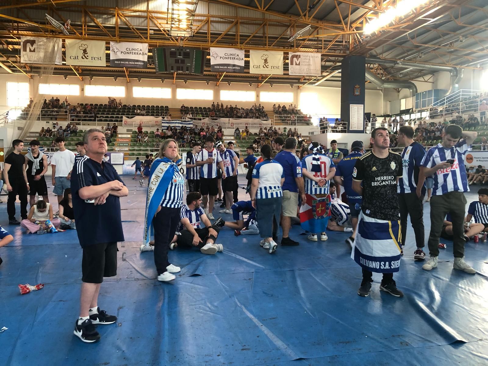 La afición de la Ponferradina sufre a pesar de la victoria