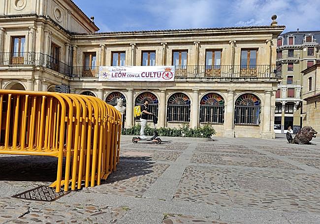 La plaza de San Marcelo se prepara para la fiesta.