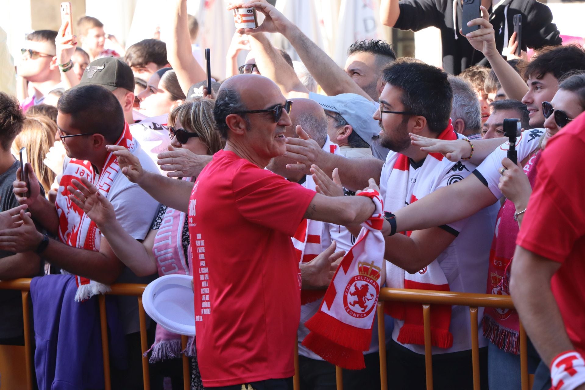 La rúa y recepción en San Marcelo de la Cultural, en imágenes