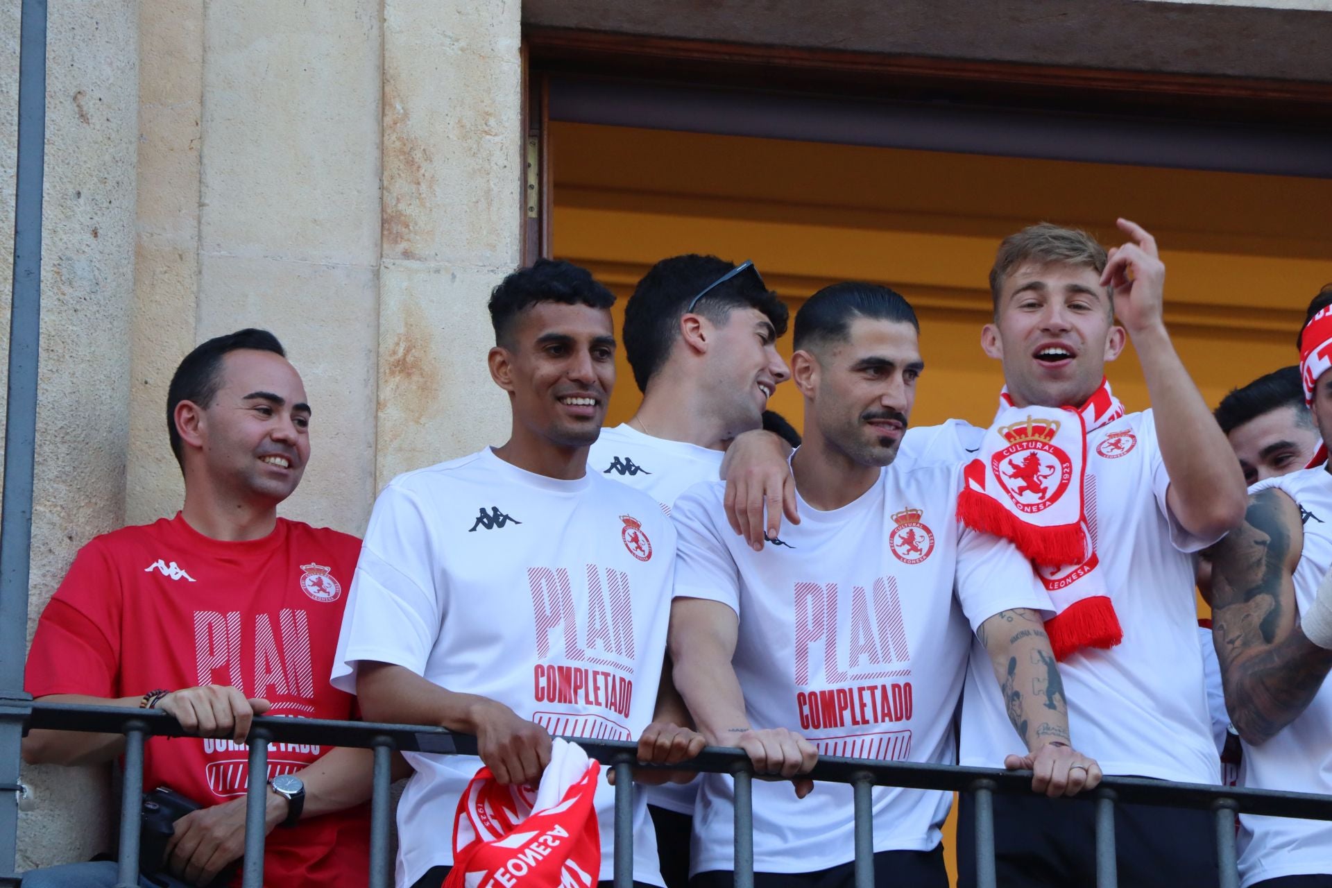 La rúa y recepción en San Marcelo de la Cultural, en imágenes