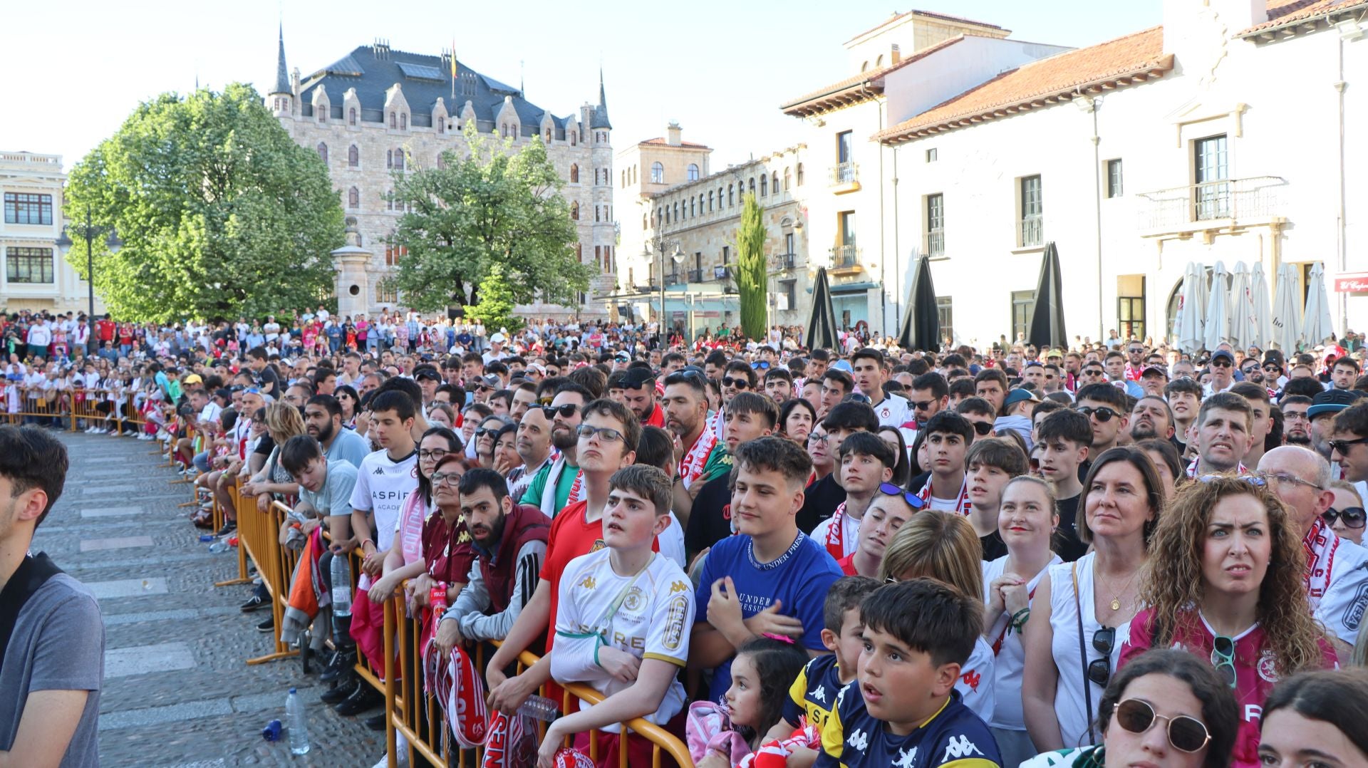 La rúa y recepción en San Marcelo de la Cultural, en imágenes