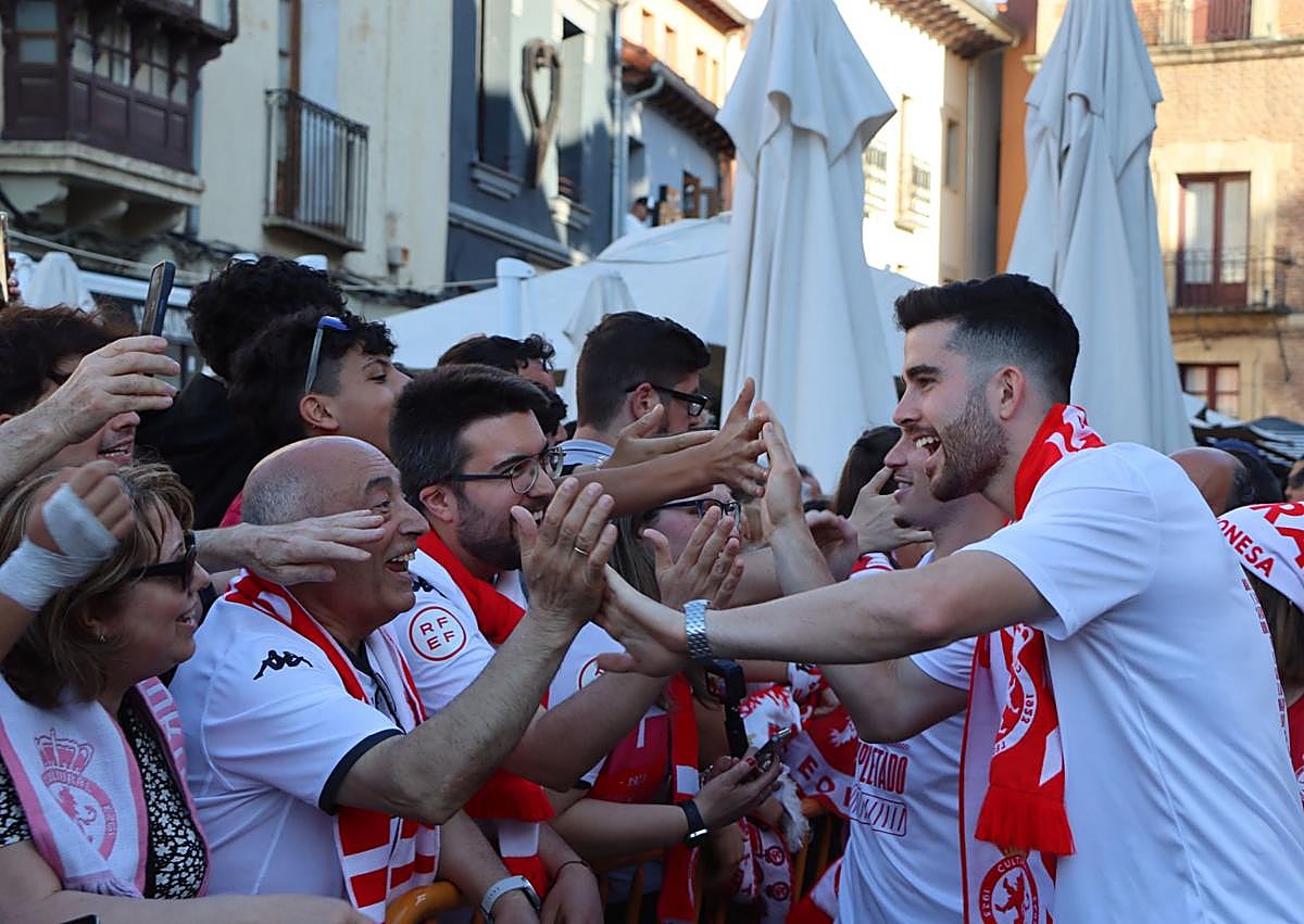Imagen secundaria 1 - Cultural y León, un idilio con final feliz y un baño de masas para la historia