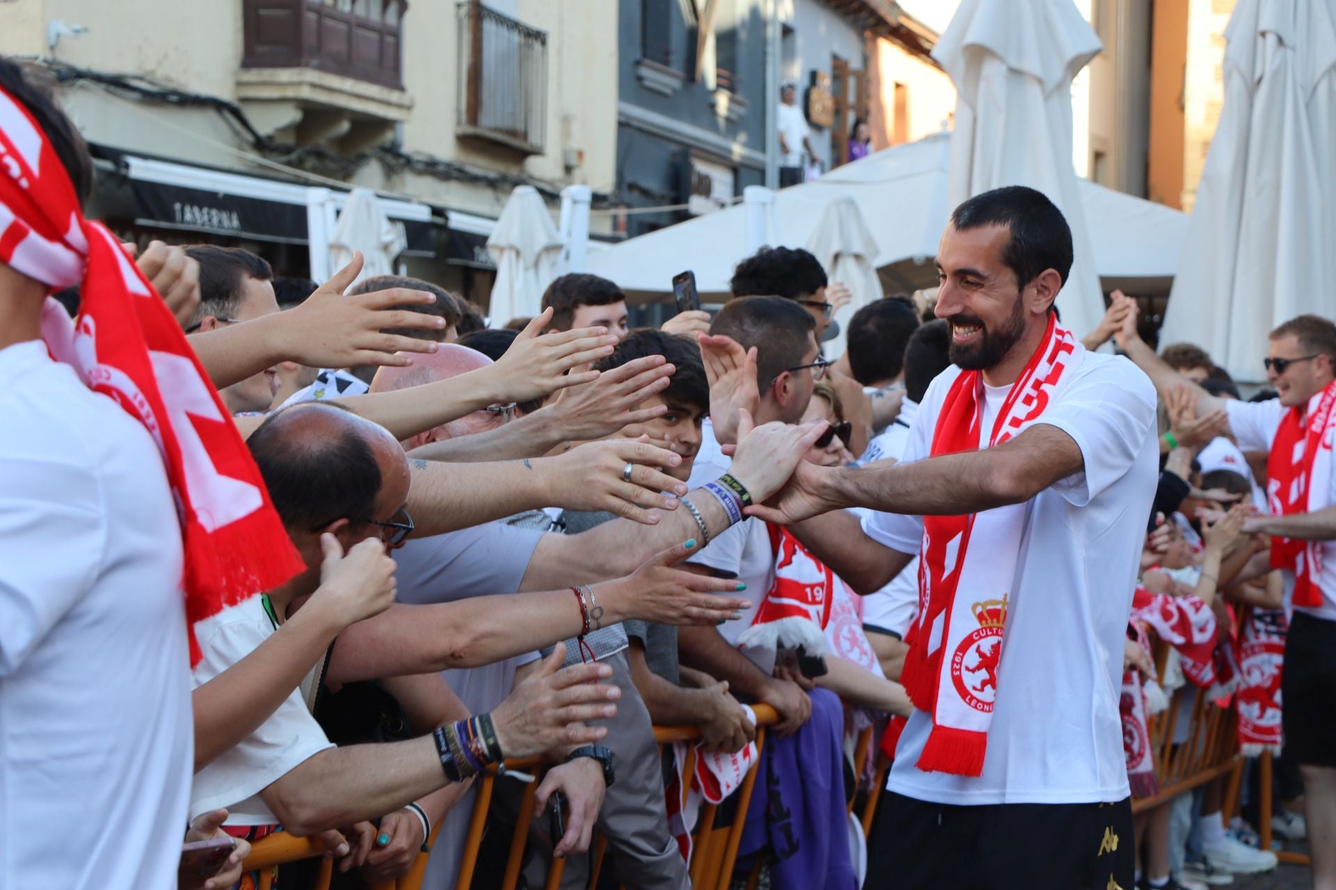 La rúa y recepción en San Marcelo de la Cultural, en imágenes