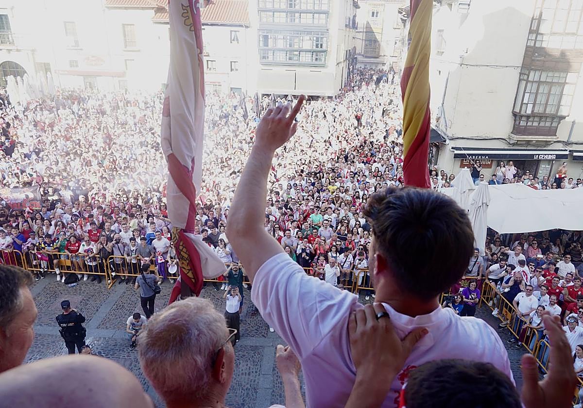 Imagen principal - Cultural y León, un idilio con final feliz y un baño de masas para la historia