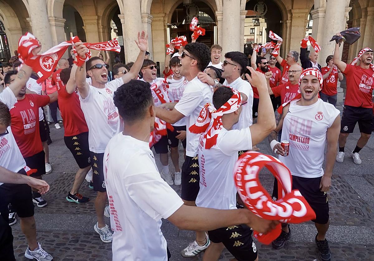 La rúa y recepción en San Marcelo de la Cultural, en imágenes