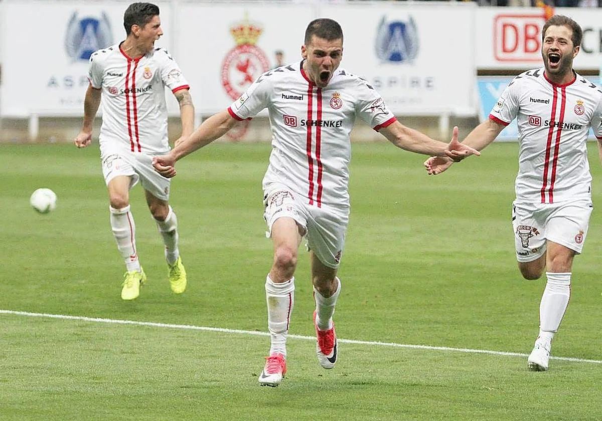 La Cultural celebra el gol definitivo para ascender a Segunda División en 2017.