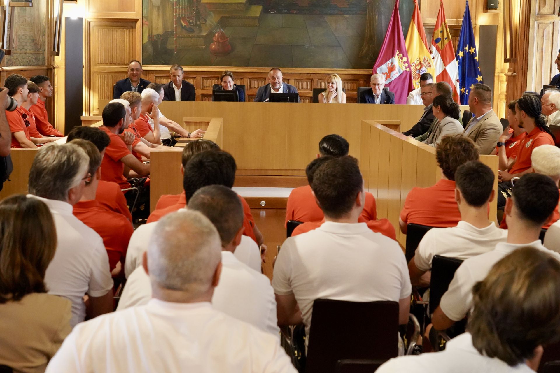 Recepción a la plantilla de la Cultural en la Diputación de León