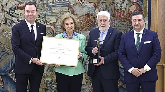 La reina Sofía recibe el Premio Fundos de Honor en el Palacio de la Zarzuela