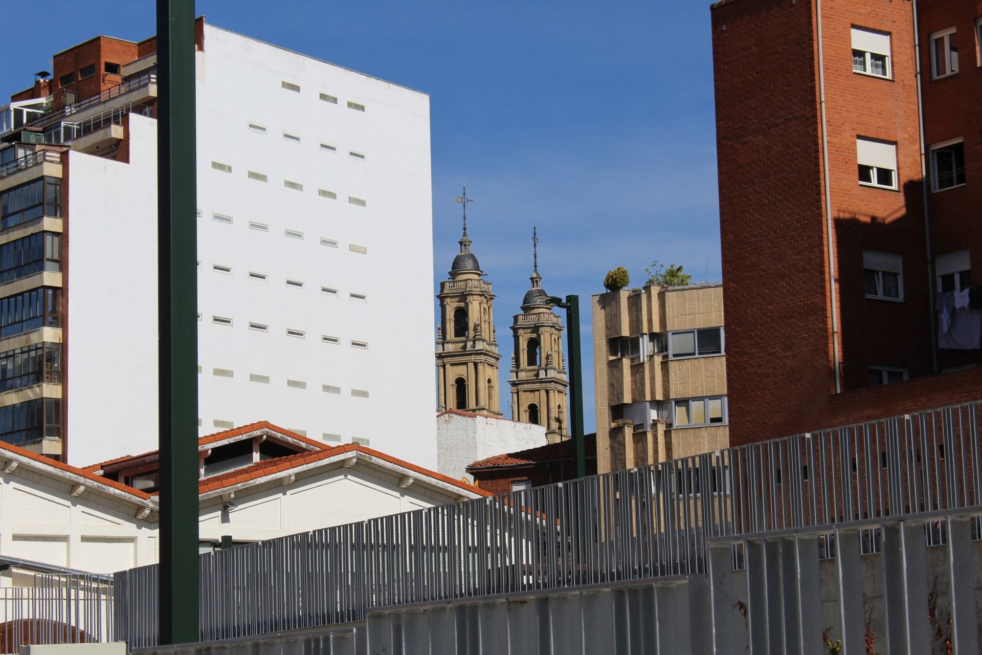 El entorno de Feve en León abre al tráfico