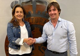 La consejera ejecutiva de la Cultural, Natichu Alvarado, junto al director deportivo, José Manzanera.