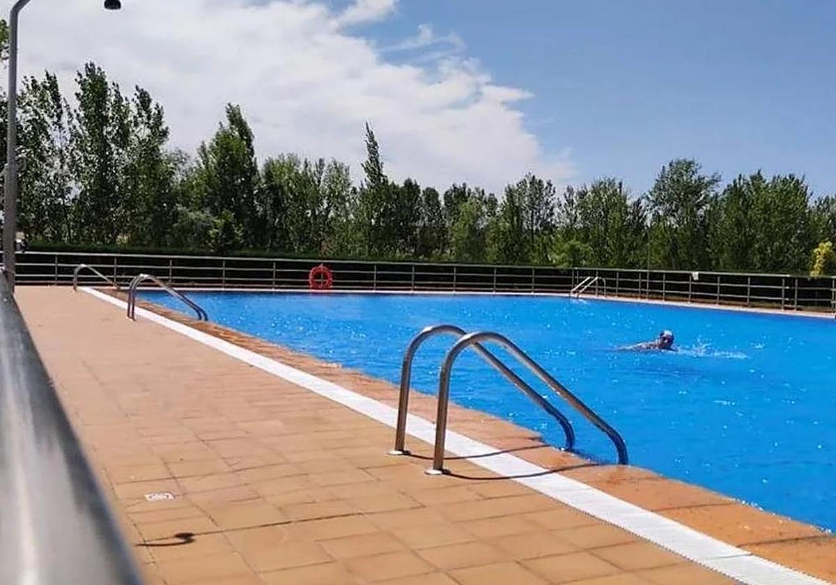 Imagen de archivo de una piscina.