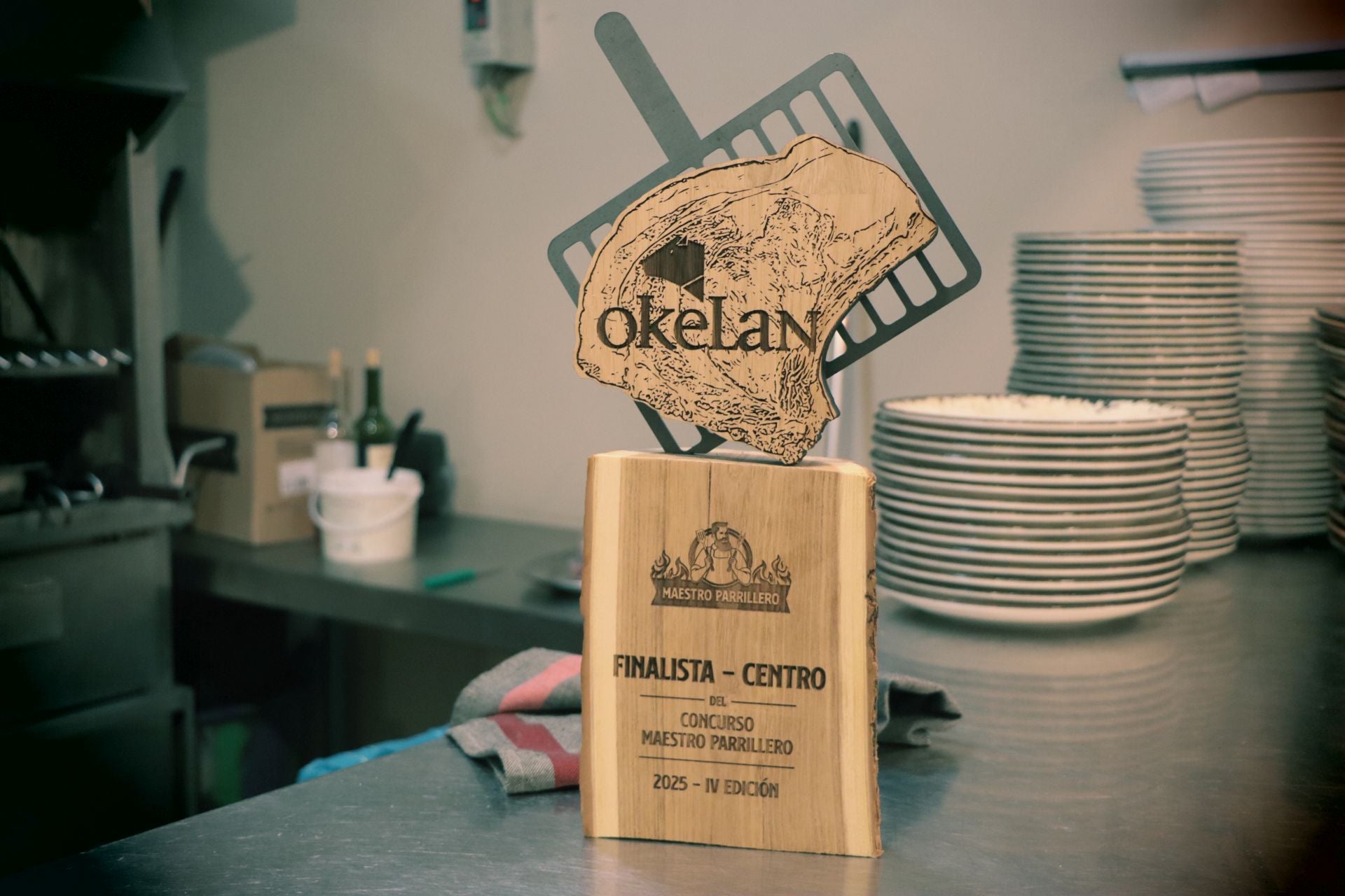 Así prepara un chuletón una de las mejores parrilleras de España