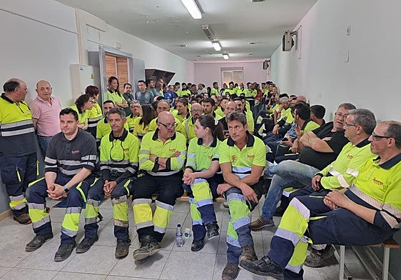 Planta de Azucarera y la asamblea de trabajadores.