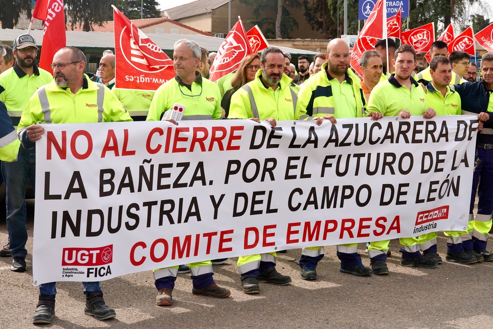 Los trabajadores de Azucarera en La Bañeza (León) piden a la Junta que busque un nuevo inversor