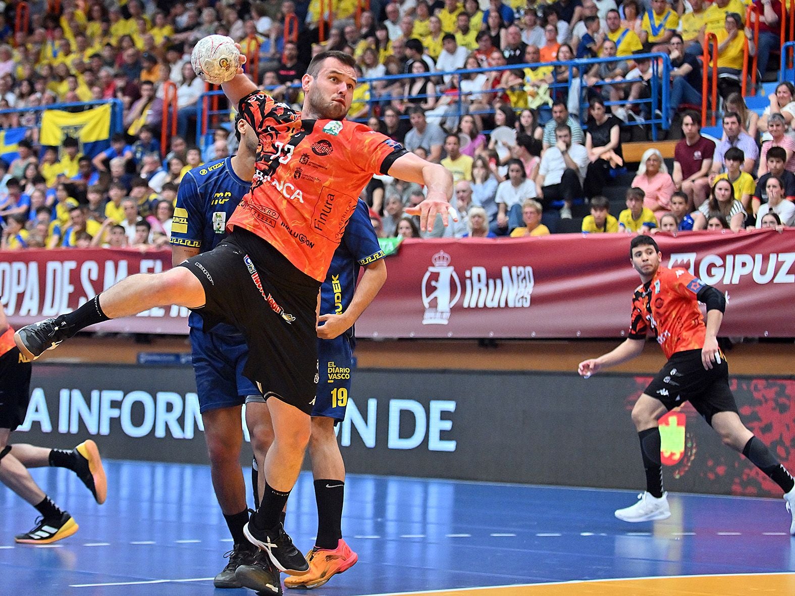 Las mejores imágenes del Bidasoa Irún-Abanca Ademar de Copa del Rey