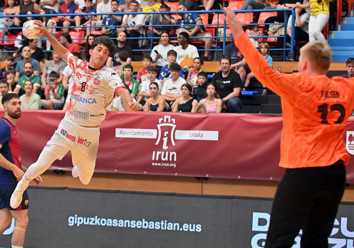 Darío Sanz, en una jugada de la final ante el Barcelona.