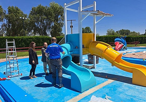 Nuevos juegos infantiles para la piscina municipal de La Bañeza