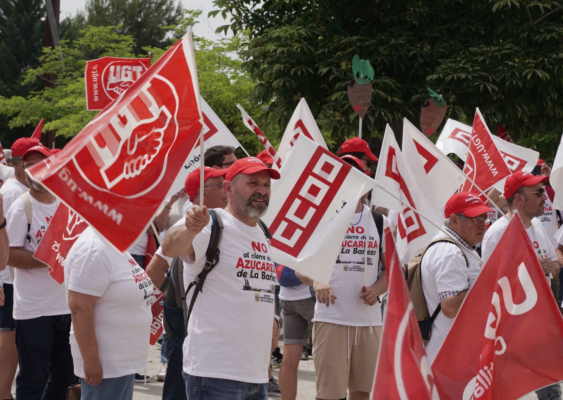 Los trabajadores de Azucarera se concentran ante las Cortes