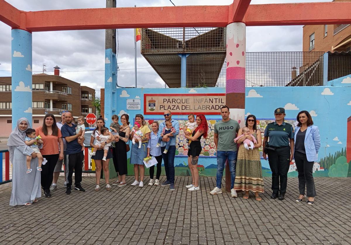El acto en la plaza del pueblo.