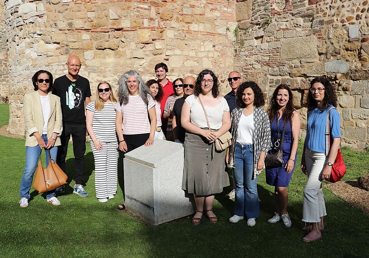 Los alumnos de francés de la Escuela de Idiomas de León en la Era del Moro.