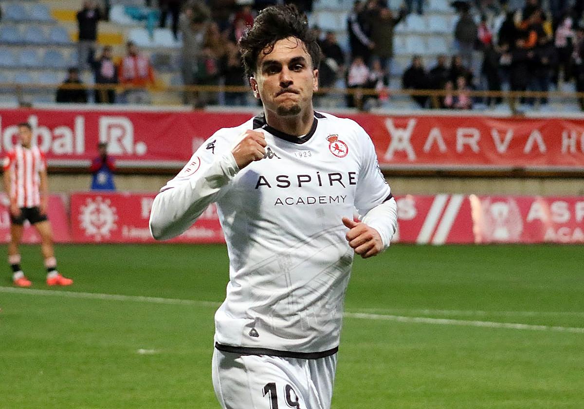 Escobar celebra un gol con la Cultural.