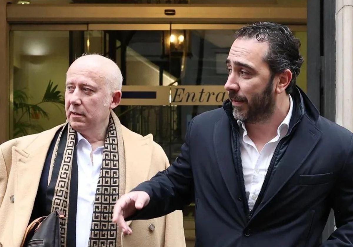 Imagen de archivo del comisionista Víctor de Aldama a su salida de la Cadena Cope.