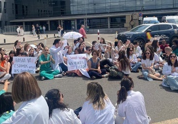 Los médicos leoneses se concentran por «la seguridad del paciente» y se cancelan el 65% de las cirugías