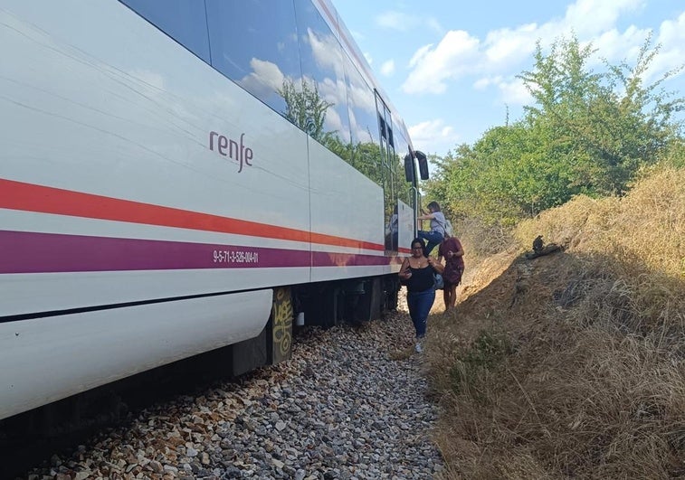 Restablecida la circulación de trenes entre dos pueblos de León tras un descarrilamiento
