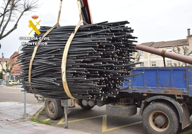Cable recuperado por la Guardia Civil.