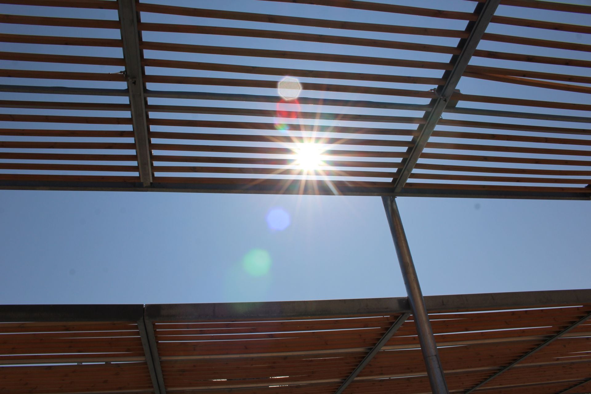 La nueva pérgola bioclimática en Pendones Leoneses