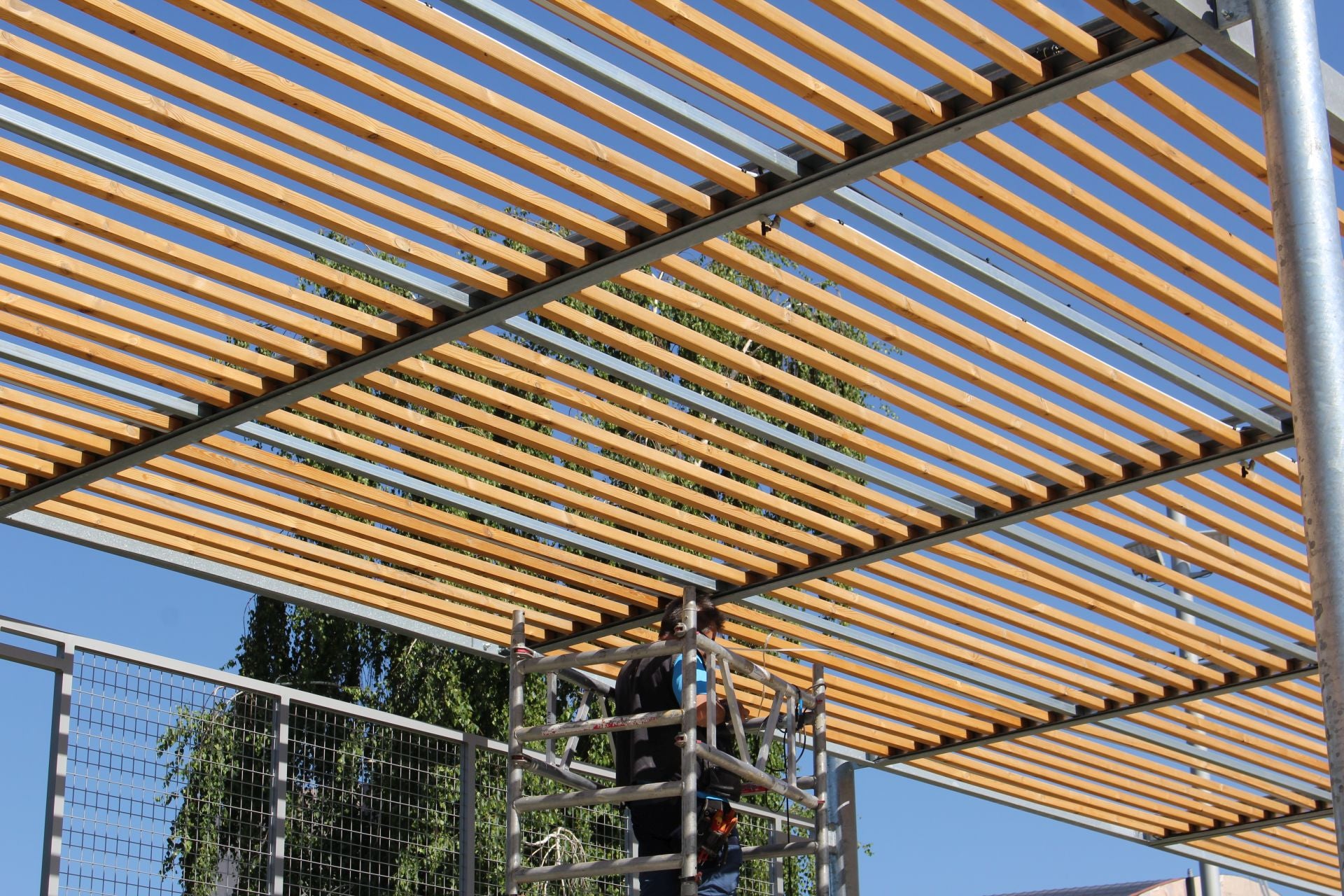 La nueva pérgola bioclimática en Pendones Leoneses