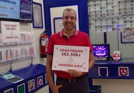 Propietario de la administración que entregó el premio.