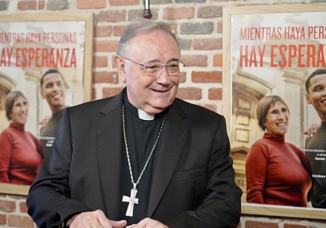 Cáritas León presenta la Memoria de actividad del pasado año, con la presencia del obispo Luis Ángel de las Heras.