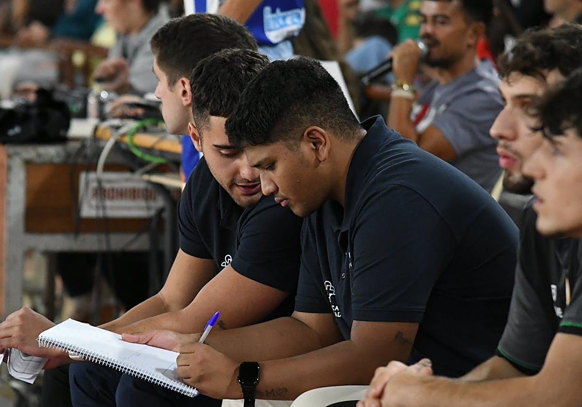 Jonathan Quijije seguirá aportando en el staff técnico del Clínica Ponferrada