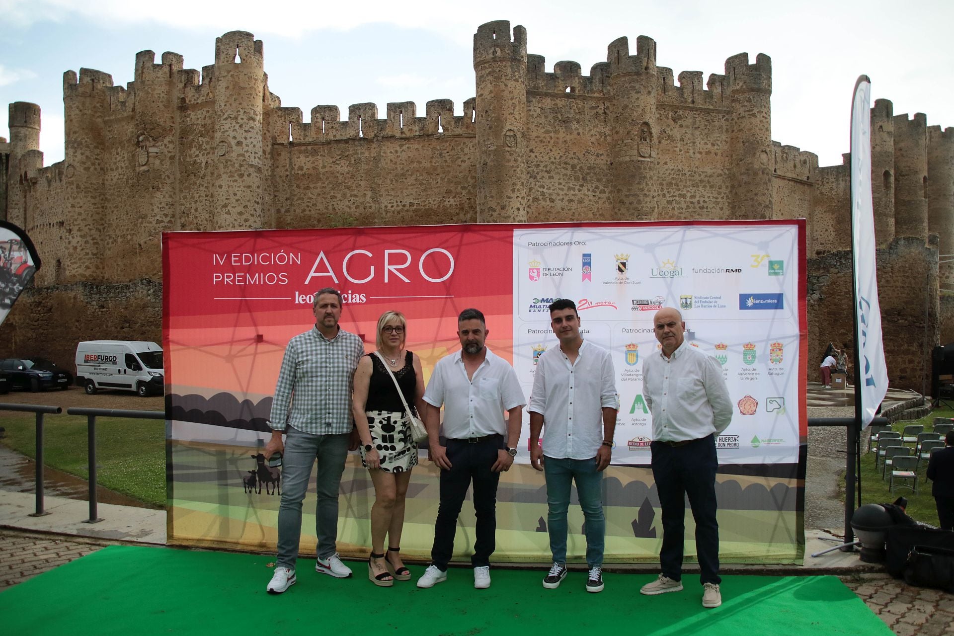 Alfonso Mateos, Angelines Prieto, Pedro Luis Madrid, Alejandro Santos y Mariano Casado. (Multiagro, 2M Motor y Miche Auto agrícola)