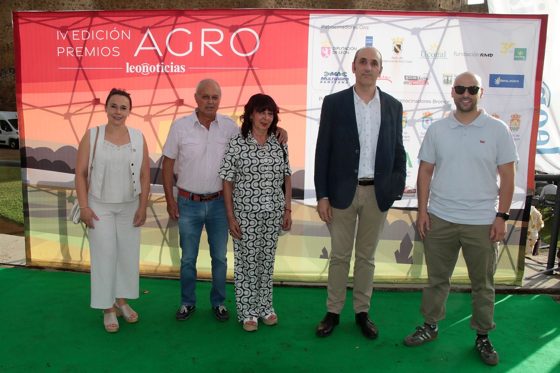 Representantes del CEL, Ayuntamiento de Laguna de Negrillos y Élite