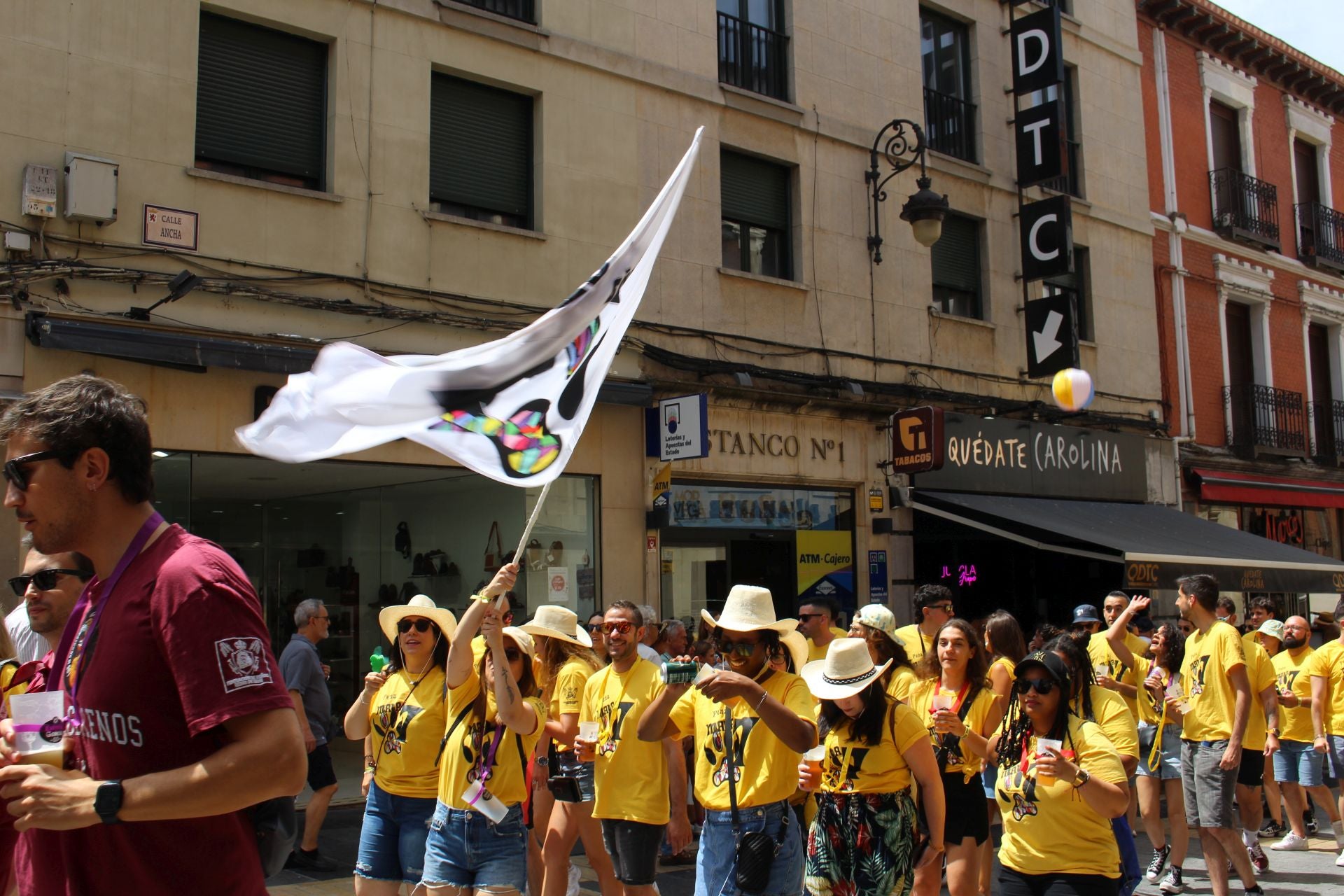 Las imágenes del desfile de peñas en León
