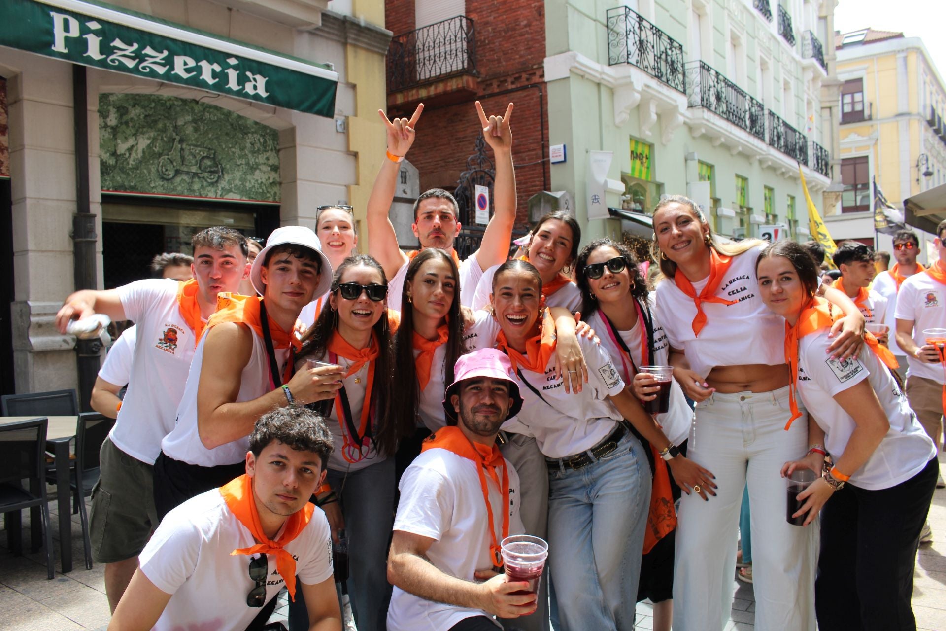 Las imágenes del desfile de peñas en León